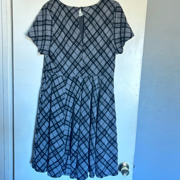 Torrid sz 1 short sleeve A-line dress grey/black heavier fabric polyester/rayon - Picture 6 of 10